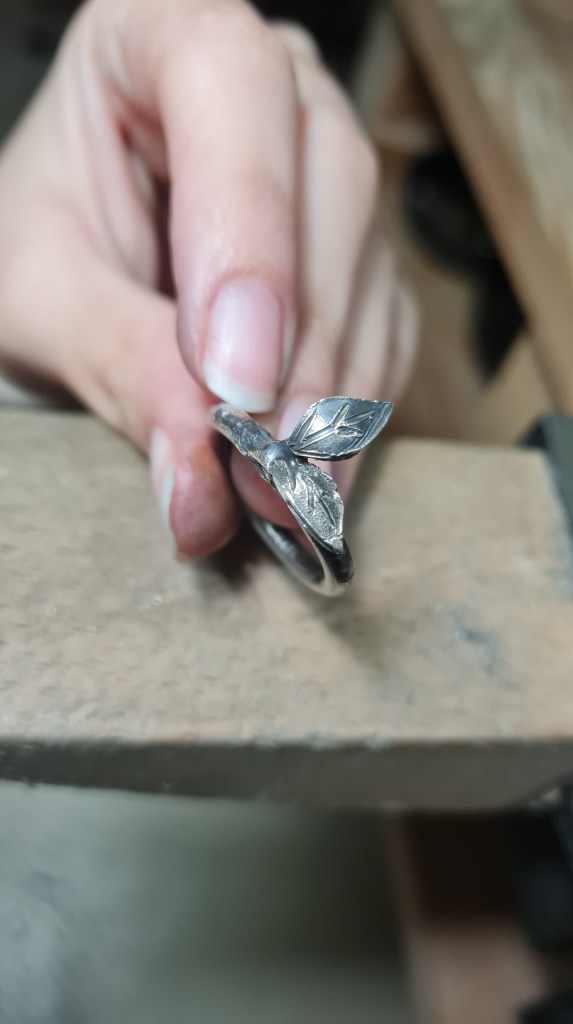 ANELLO FOGLIE . WORKSHOP CREATIVI