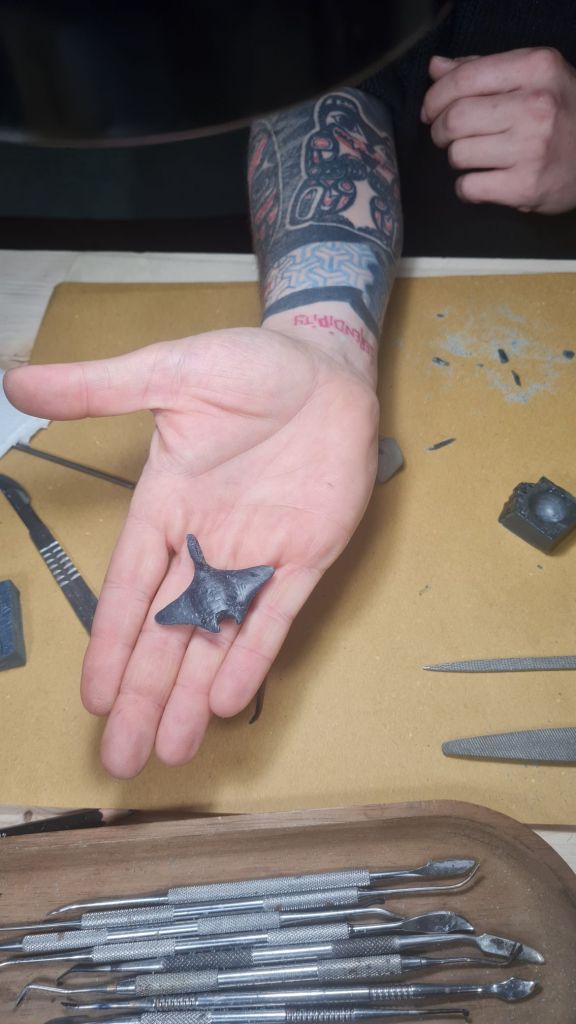 CIONDOLO MANTA . WORKSHOP CREATIVI