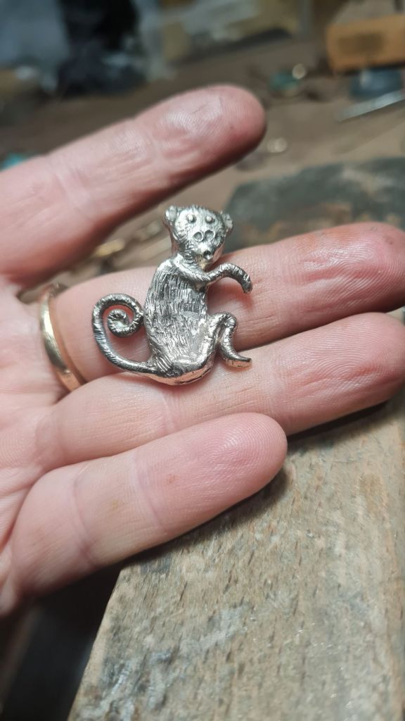 CIONDOLO SCIMMIA . WORKSHOP CREATIVI